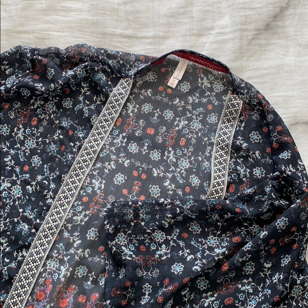 NWT BLUE AND RED FLORAL KIMONO